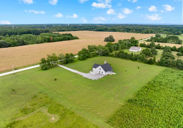 Photo 3 of Single family home for sale at 210 Deer Creek Ln, Tullahoma, TN 37388 | MLS# 3527251 | Listing updated on 2026-09-22