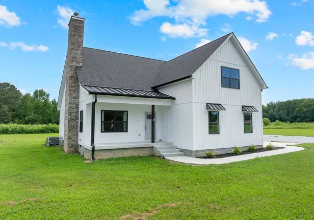 Photo 1 of Single family home for sale at 210 Deer Creek Ln, Tullahoma, TN 37388 | MLS# 3527251 | Listing updated on 2026-09-22