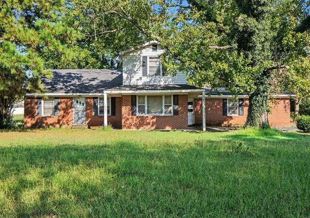 Single family home for sale at 2885 Old Manchester Hwy, Tullahoma, TN 37388 | MLS# 3518943