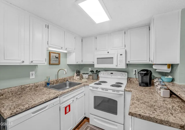 Photo 4 of Condo for sale at 1081 Cove Rd #824, Sevierville, TN 37876 | MLS# 3518926 | Listing updated on 2026-09-20