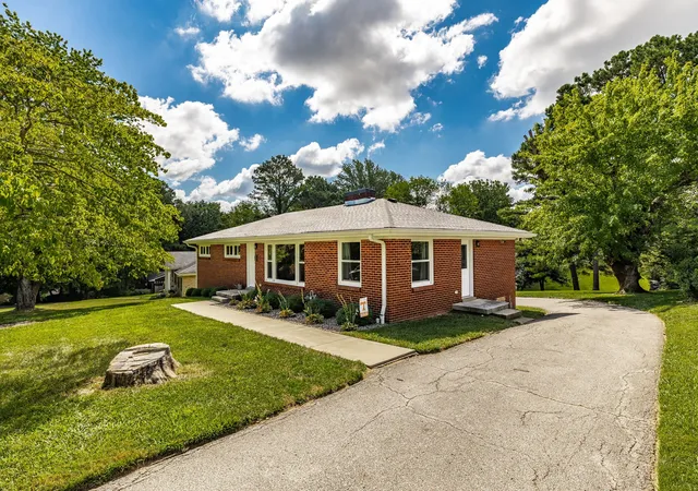Photo 3 of Single family home for sale at 503 N Pawnee Dr, Springfield, TN 37172 | MLS# 3520611 | Listing updated on 2026-10-02