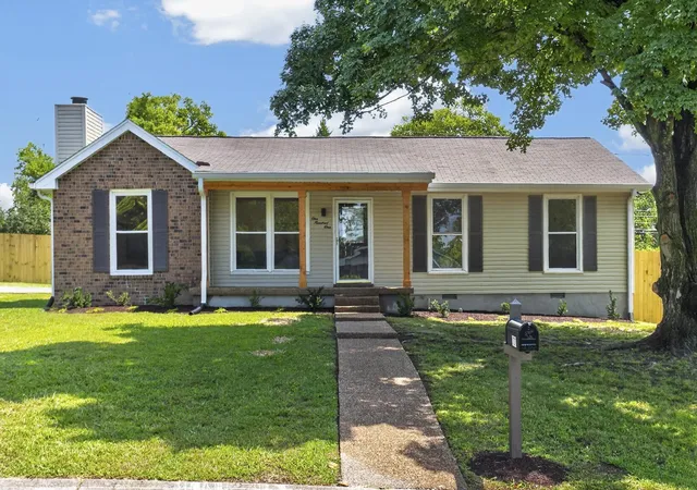 1st image of 101 Pebble Creek Dr, Hendersonville, TN 37075 | MLS# 3518973