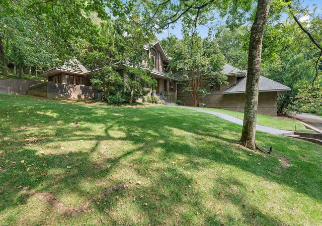 Photo 3 of Mansion for sale at 5543 Stanford Dr, Nashville, TN 37215 | MLS# 3520436 | Listing updated on 2026-08-21
