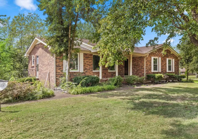2nd image of 110 Sam Davis Dr, Springfield, TN 37172 | MLS# 3519052