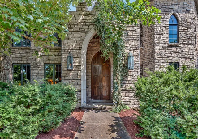 Photo 1 of Single family home for sale at 1108 Belle Meade Blvd, Nashville, TN 37205 | MLS# 3519076 | Listing updated on 2026-08-20
