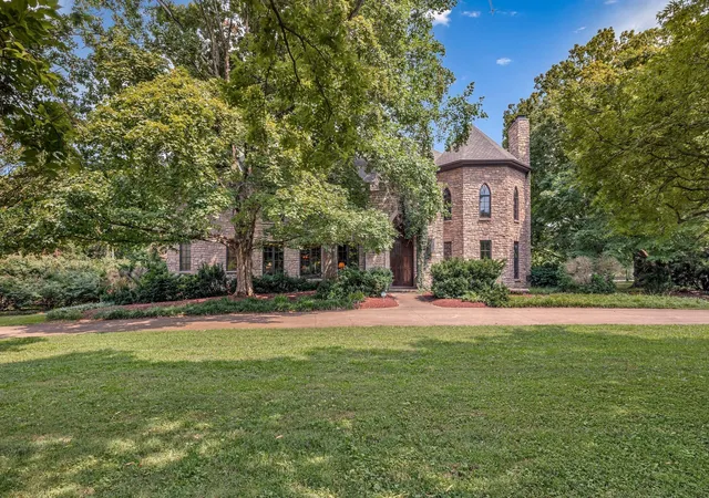Photo 2 of Single family home for sale at 1108 Belle Meade Blvd, Nashville, TN 37205 | MLS# 3519076 | Listing updated on 2026-08-20