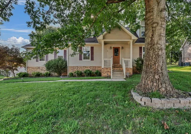 2nd image of 1025 Hillshire Dr, Clarksville, TN 37043 | MLS# 3520199