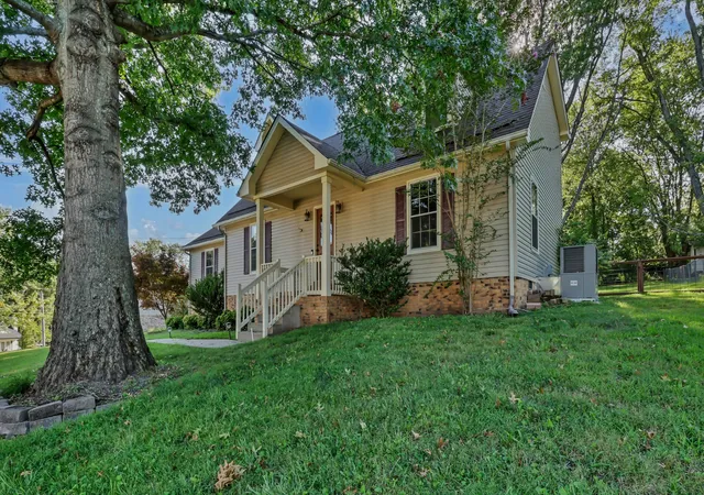 3rd image of 1025 Hillshire Dr, Clarksville, TN 37043 | MLS# 3520199