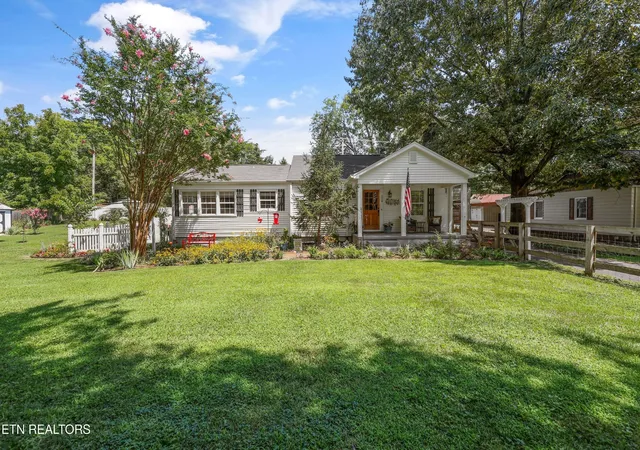 Photo 3 of Single family home for sale at 128 Lonas Dr, Maryville, TN 37803 | MLS# 3519161 | Listing updated on 2026-09-04