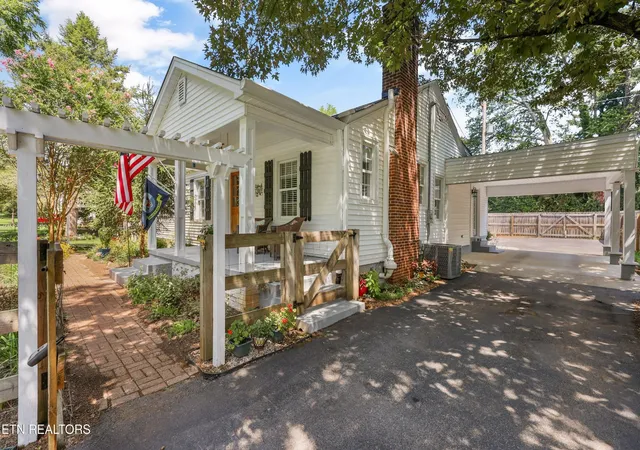 Photo 3 of Single family home for sale at 128 Lonas Dr, Maryville, TN 37803 | MLS# 3519161 | Listing updated on 2026-09-04