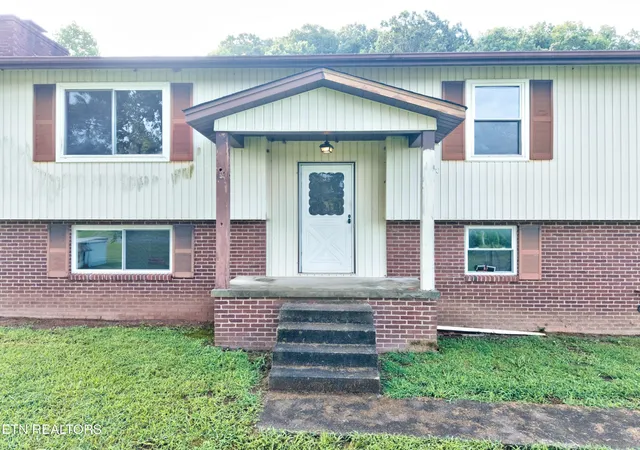 Photo 3 of Single family home for sale at 572 S Union Grv Rd, Friendsville, TN 37737 | MLS# 3602025 | Listing updated on 2026-09-28