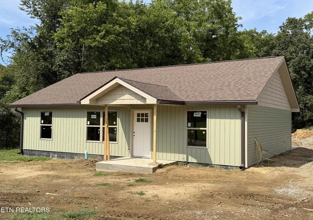 1st image of 305 S Fowler St, Clinton, TN 37716 | MLS# 3519204