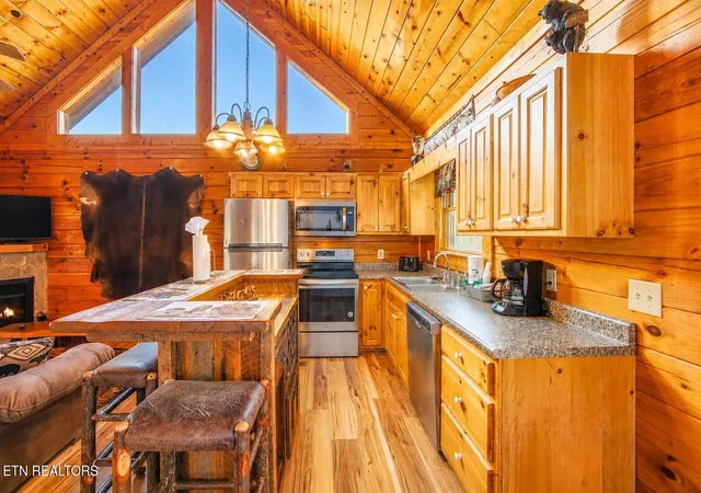 Photo 3 of Single family home for sale at 570 Country Oaks Dr, Pigeon Forge, TN 37863 | MLS# 3519218 | Listing updated on 2026-09-02