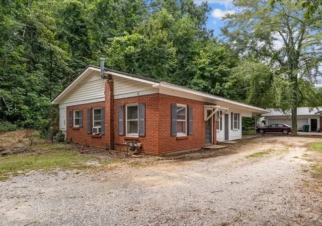 Photo 3 of Single family home for sale at 810 W Main St, Waverly, TN 37185 | MLS# 3519247 | Listing updated on 2026-08-29