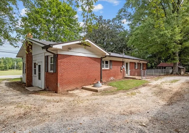 Photo 4 of Single family home for sale at 810 W Main St, Waverly, TN 37185 | MLS# 3519247 | Listing updated on 2026-08-29