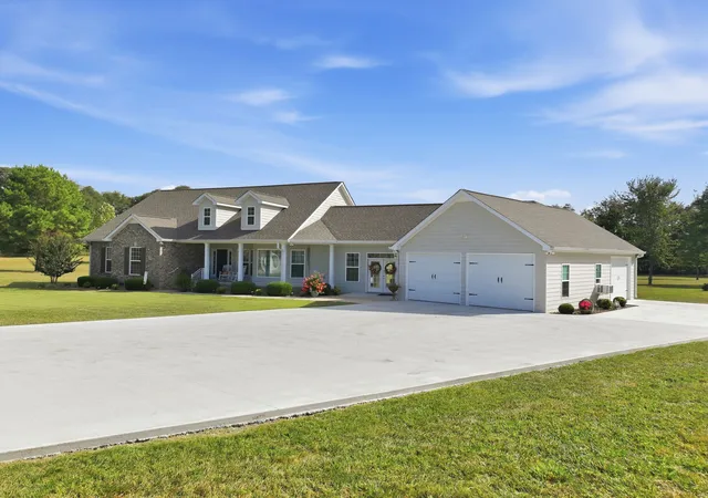 Photo 3 of Single family home for sale at 168 Lancaster St, Hillsboro, TN 37342 | MLS# 3610667 | Listing updated on 2026-10-02