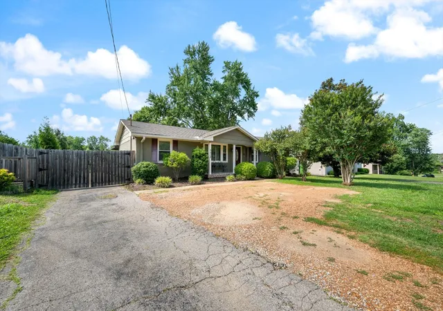 Photo 3 of Single family home for sale at 6628 Cabot Dr, Nashville, TN 37209 | MLS# 3520555 | Listing updated on 2026-09-16
