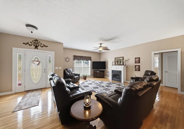 Photo 3 of Single family home for sale at 221 Allen Dr, Greenbrier, TN 37073 | MLS# 3520361 | Listing updated on 2026-10-09