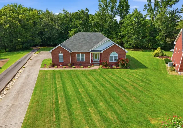 3rd image of 221 Allen Dr, Greenbrier, TN 37073 | MLS# 3520361