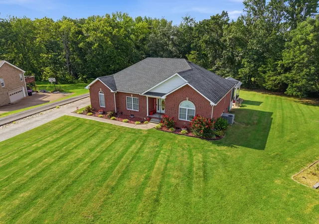 4th image of 221 Allen Dr, Greenbrier, TN 37073 | MLS# 3520361