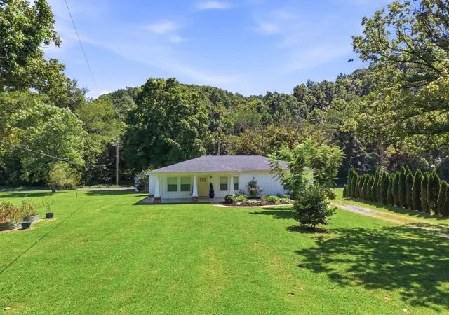 Photo 2 of Single family home for sale at 1389 Louisville Hwy, Goodlettsville, TN 37072 | MLS# 3527222 | Listing updated on 2026-08-28