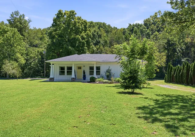 Photo 3 of Single family home for sale at 1389 Louisville Hwy, Goodlettsville, TN 37072 | MLS# 3527222 | Listing updated on 2026-08-28