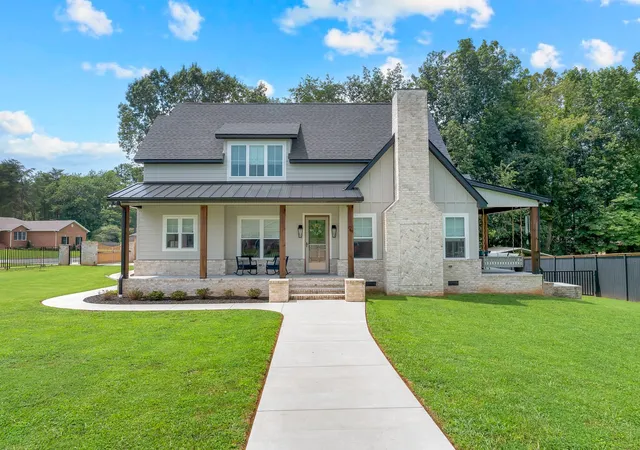 Single family home for sale at 105 Maple Dr, Winchester, TN 37398 | MLS# 3628541