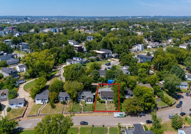 Photo 2 of Single family home for sale at 926 S 13th Ct, Nashville, TN 37206 | MLS# 3526912 | Listing updated on 2026-08-26