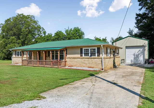 Photo 2 of Single family home for sale at 101 Dallas St, Huntland, TN 37345 | MLS# 3529402 | Listing updated on 2026-09-01