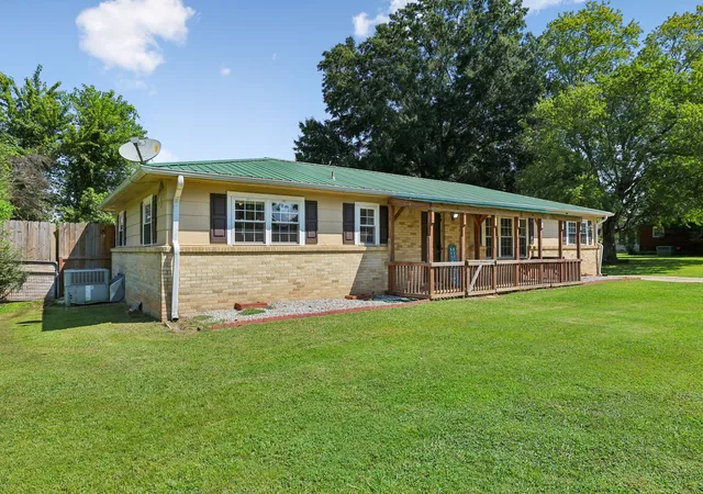 Photo 3 of Single family home for sale at 101 Dallas St, Huntland, TN 37345 | MLS# 3529402 | Listing updated on 2026-09-01