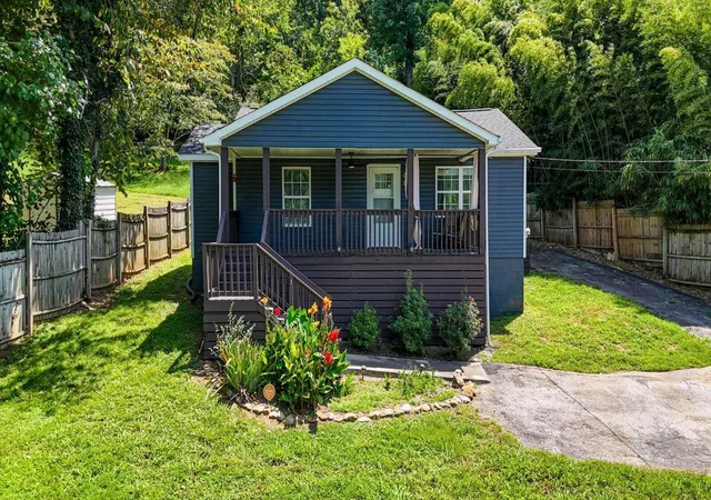 1st image of 700 Runyan Dr, Chattanooga, TN 37405 | MLS# 3519311