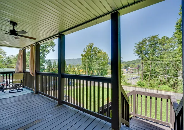 3rd image of 700 Runyan Dr, Chattanooga, TN 37405 | MLS# 3519311