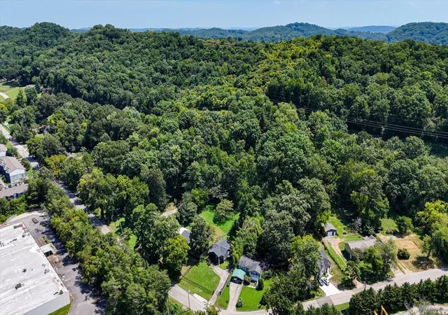 31st image of 700 Runyan Dr, Chattanooga, TN 37405 | MLS# 3519311