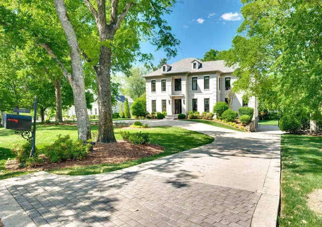 Photo 3 of Mansion for sale at 4304 Warner Pl, Nashville, TN 37205 | MLS# 3520197 | Listing updated on 2026-08-30