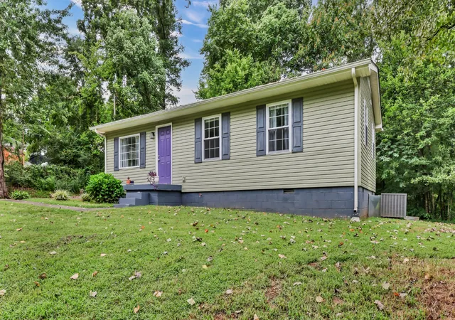 Photo 3 of Single family home for sale at 2714 Patricia Ln, Clarksville, TN 37040 | MLS# 3526405 | Listing updated on 2026-08-28