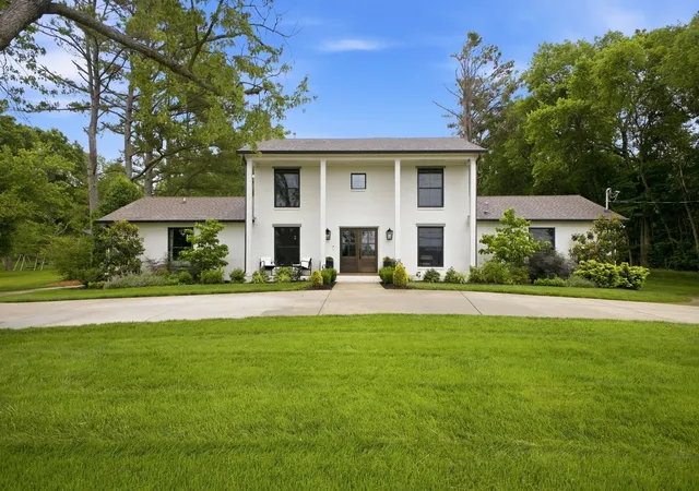 Photo 1 of Mansion for sale at 814 Wilson Pike, Brentwood, TN 37027 | MLS# 3525540 | Listing updated on 2026-08-30