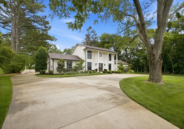 Photo 2 of Mansion for sale at 814 Wilson Pike, Brentwood, TN 37027 | MLS# 3525540 | Listing updated on 2026-08-30