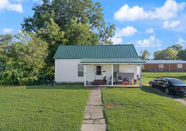 1st image of 122 Church St, Martin, TN 38237 | MLS# 3520657