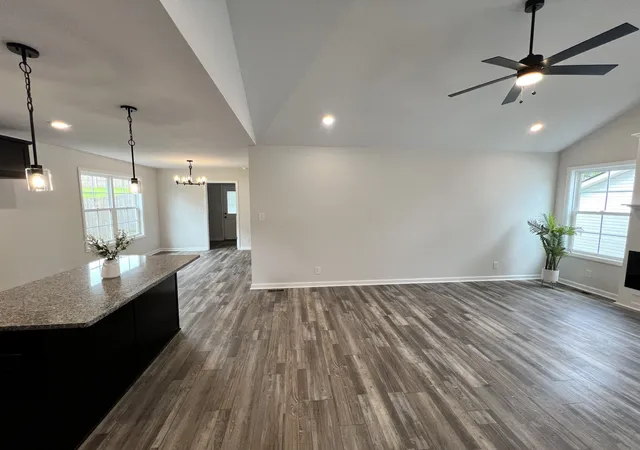Photo 3 of Single family home for sale at 1154 Tybee Dr, Clarksville, TN 37042 | MLS# 3520237 | Listing updated on 2026-10-09