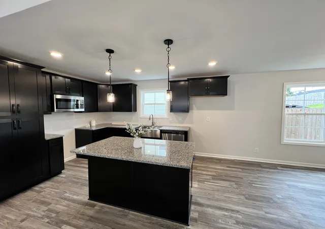 Photo 3 of Single family home for sale at 1154 Tybee Dr, Clarksville, TN 37042 | MLS# 3520237 | Listing updated on 2026-10-09