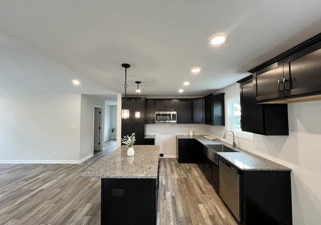 Photo 4 of Single family home for sale at 1154 Tybee Dr, Clarksville, TN 37042 | MLS# 3520237 | Listing updated on 2026-10-09