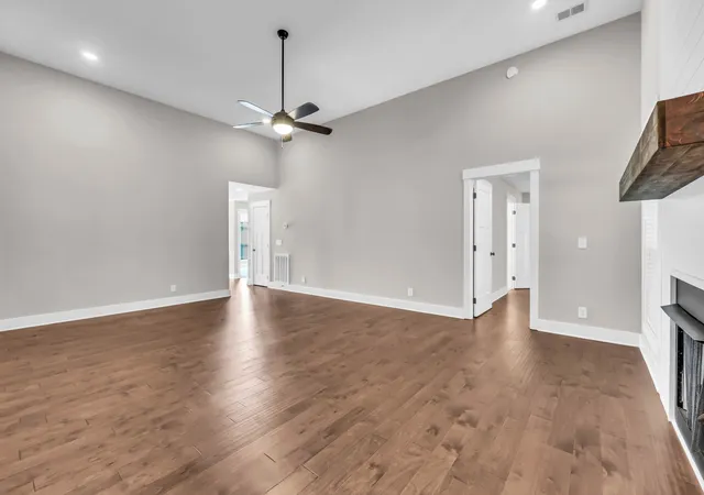 Photo 4 of Single family home for sale at 836 Jersey Dr, Clarksville, TN 37043 | MLS# 3520356 | Listing updated on 2026-09-19
