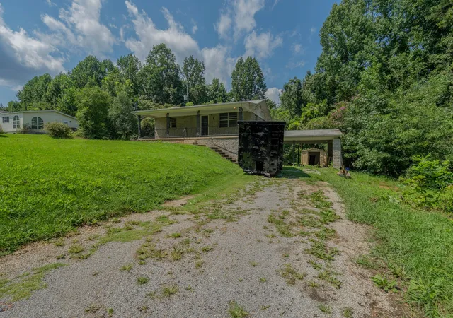 Photo 2 of Single family home for sale at 265 Country Ln, Lenoir City, TN 37771 | MLS# 3529741 | Listing updated on 2026-09-01