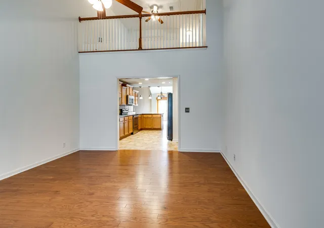 Photo 3 of Townhouse for sale at 2121 Calydon Ct, Murfreesboro, TN 37128 | MLS# 3520404 | Listing updated on 2026-09-23