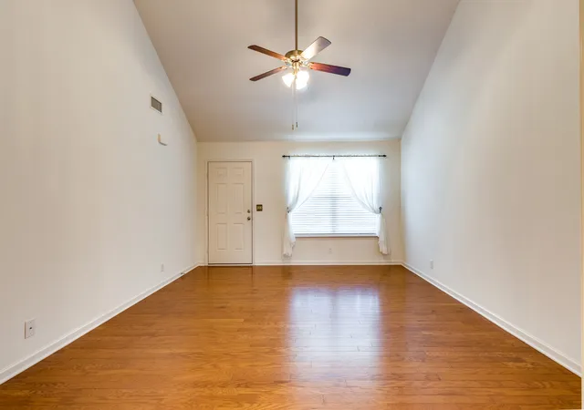 Photo 4 of Townhouse for sale at 2121 Calydon Ct, Murfreesboro, TN 37128 | MLS# 3520404 | Listing updated on 2026-09-23