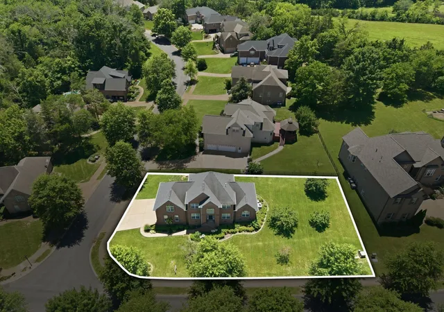 Photo 3 of Single family home for sale at 1046 Island Brook Dr, Hendersonville, TN 37075 | MLS# 3520374 | Listing updated on 2026-09-12