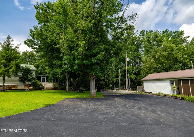 2nd image of 449 Mountain Thrush Dr, Townsend, TN 37882 | MLS# 3520365