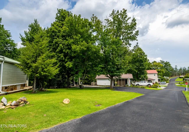 3rd image of 449 Mountain Thrush Dr, Townsend, TN 37882 | MLS# 3520365