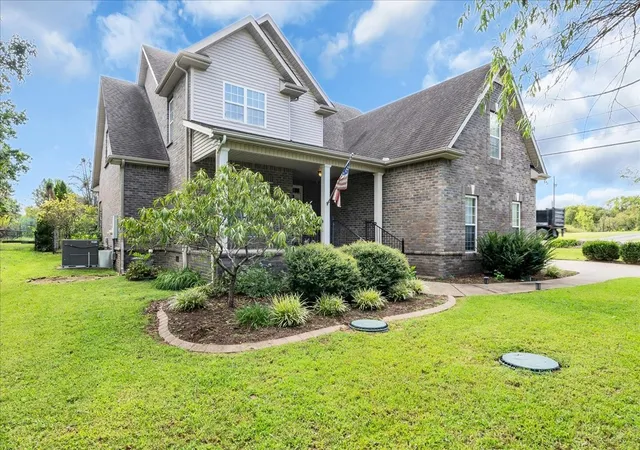 Photo 3 of Single family home for sale at 1204 Lunar Dr, Murfreesboro, TN 37129 | MLS# 3547104 | Listing updated on 2026-09-23