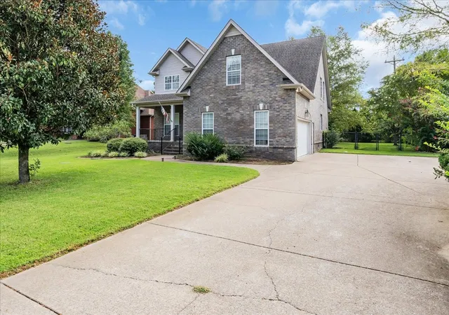 Photo 2 of Single family home for sale at 1204 Lunar Dr, Murfreesboro, TN 37129 | MLS# 3547104 | Listing updated on 2026-09-12